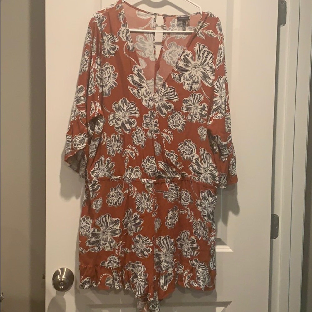 Floral Jumper with flowy sleeves and frilly shorts
